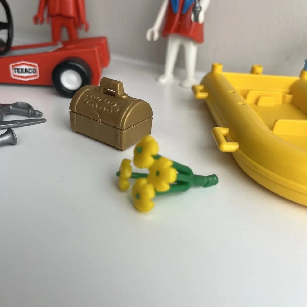 Playmobil Vintage Lot Race Car Driver Boat People Kite Flowers Weapons‎ Treasure